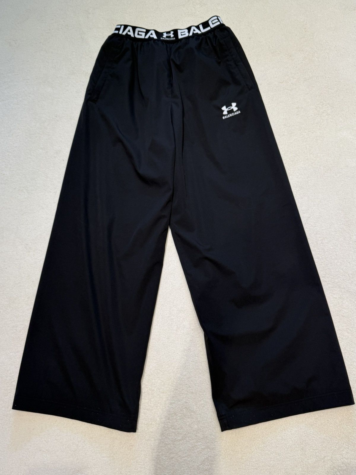 【BALENCIAGA】Under Armourエリバーシブル トラックパンツ Men's Under Armour® Reversible Layered Tracksuit Pants in