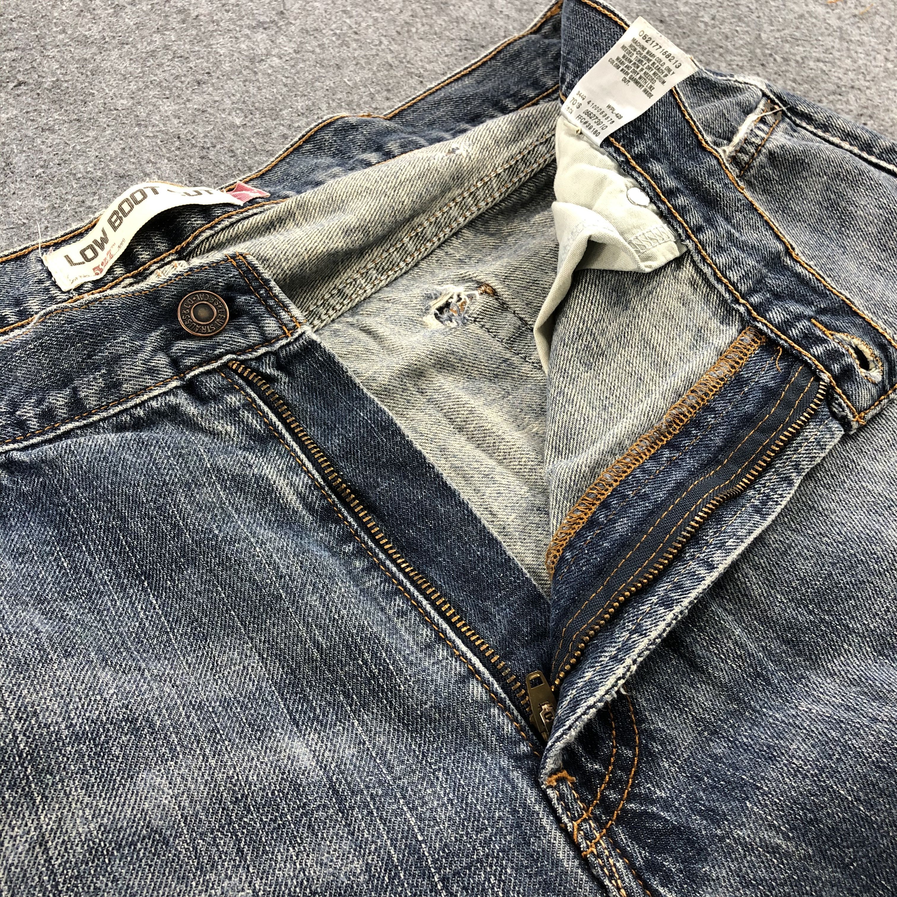 Levi's Flared Denim Vintage Levis 557 Distressed Jeans-J1013 Size US 39 - 9 Thumbnail