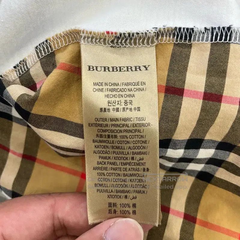 Burberry Burberry White Graphic Print T-Shirt for Women. Size S / US 4 / IT 40 - 4 Thumbnail