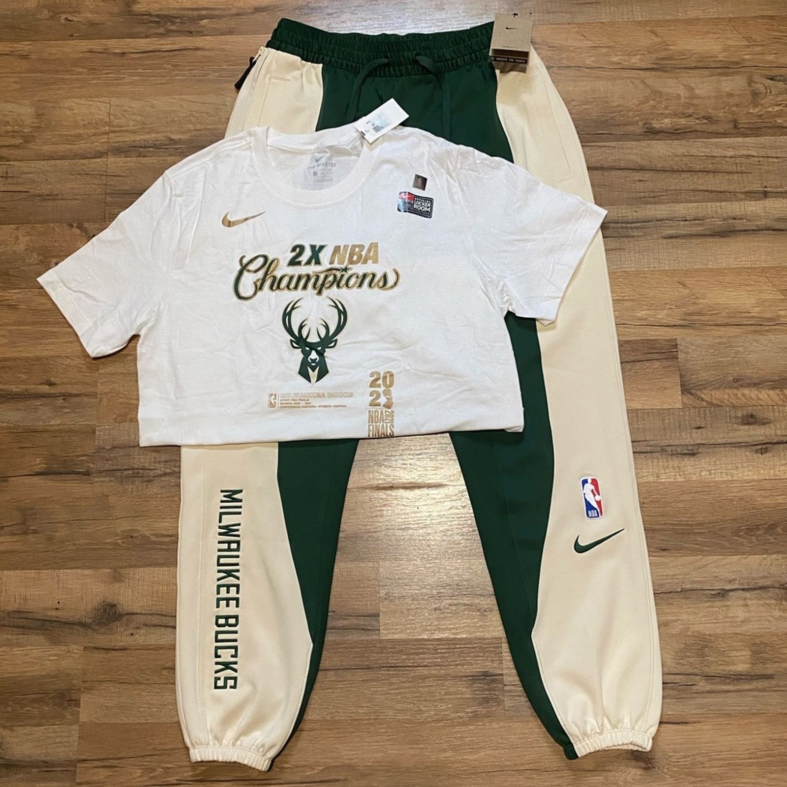 Nike Nike NBA Milwaukee Buck Short Sleeve Sweatpants Matching Set Size US 30 / EU 46 - 1 Thumbnail