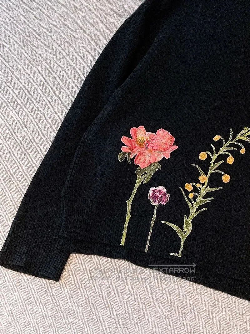 Valentino Valentino Sequin Embroidered Cashmere Sweater. Size US XS / EU 42 / 0 - 5 Thumbnail