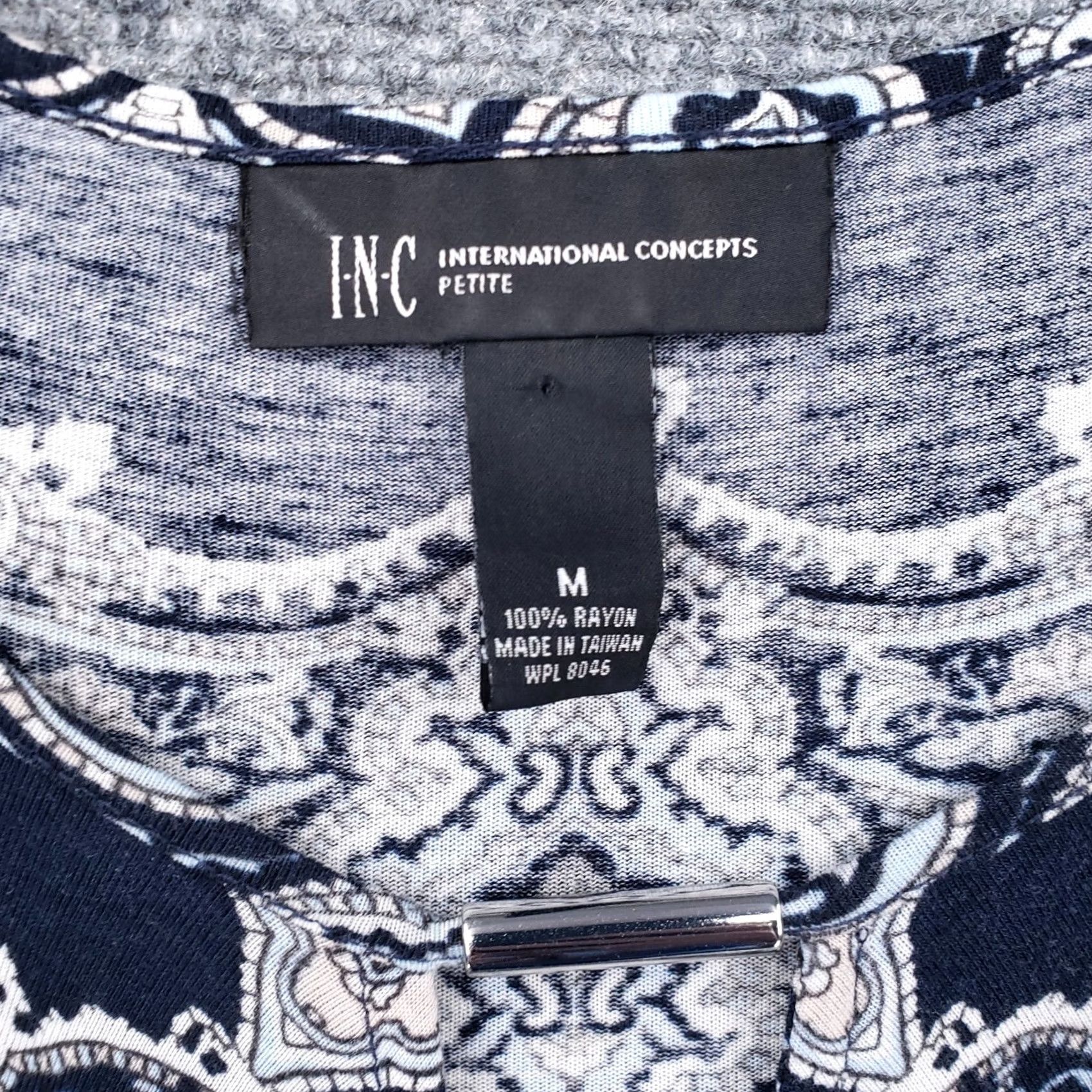 Vintage INC International Concepts Blouse Women Petite Blue Printed Wrap V-Neck Rayon 3/4 Sleeve Size M / US 6-8 / IT 42-44 - 3 Thumbnail