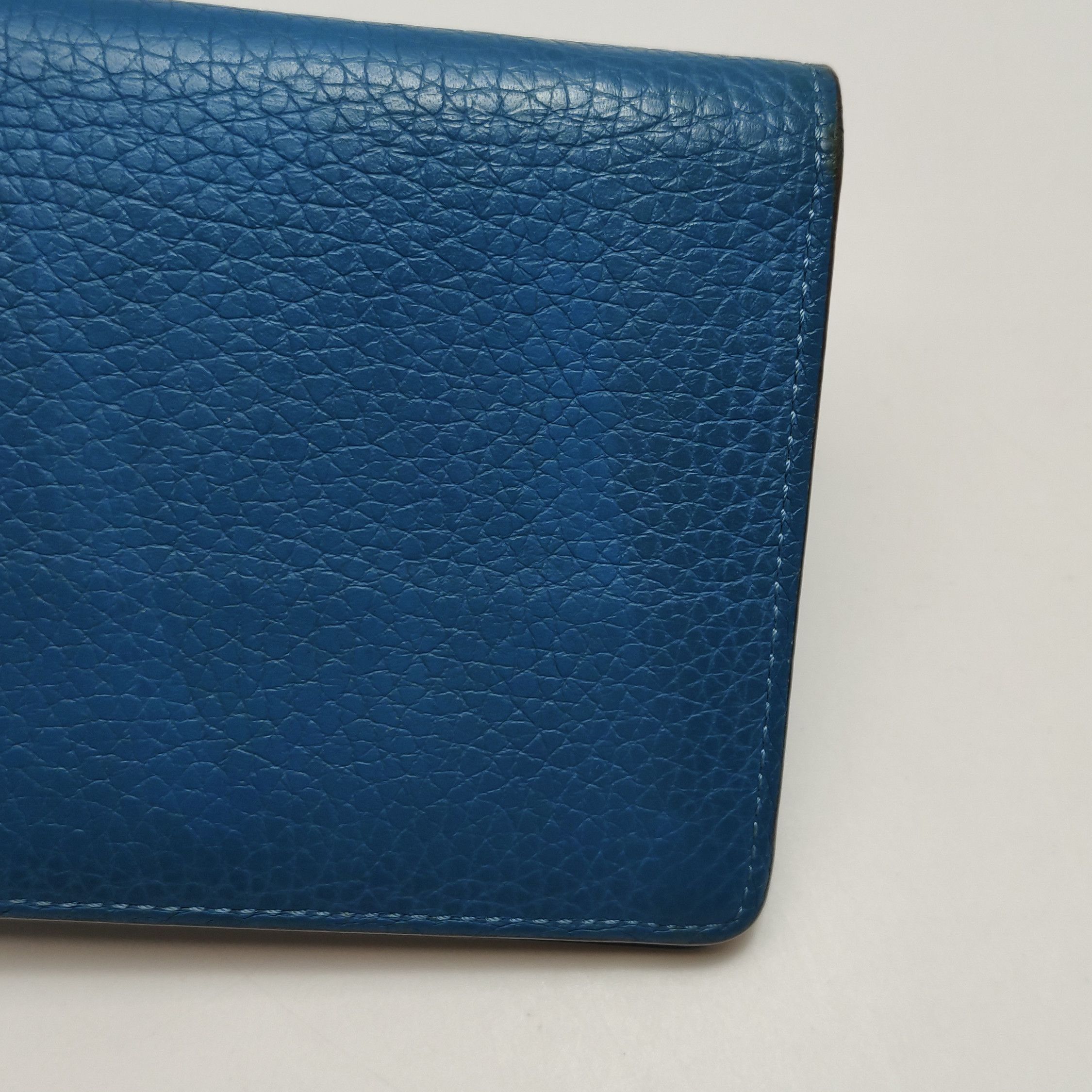 Louis Vuitton Louis Vuitton (LV) Brazza leather solid color bi-fold walle Size ONE SIZE - 7 Thumbnail