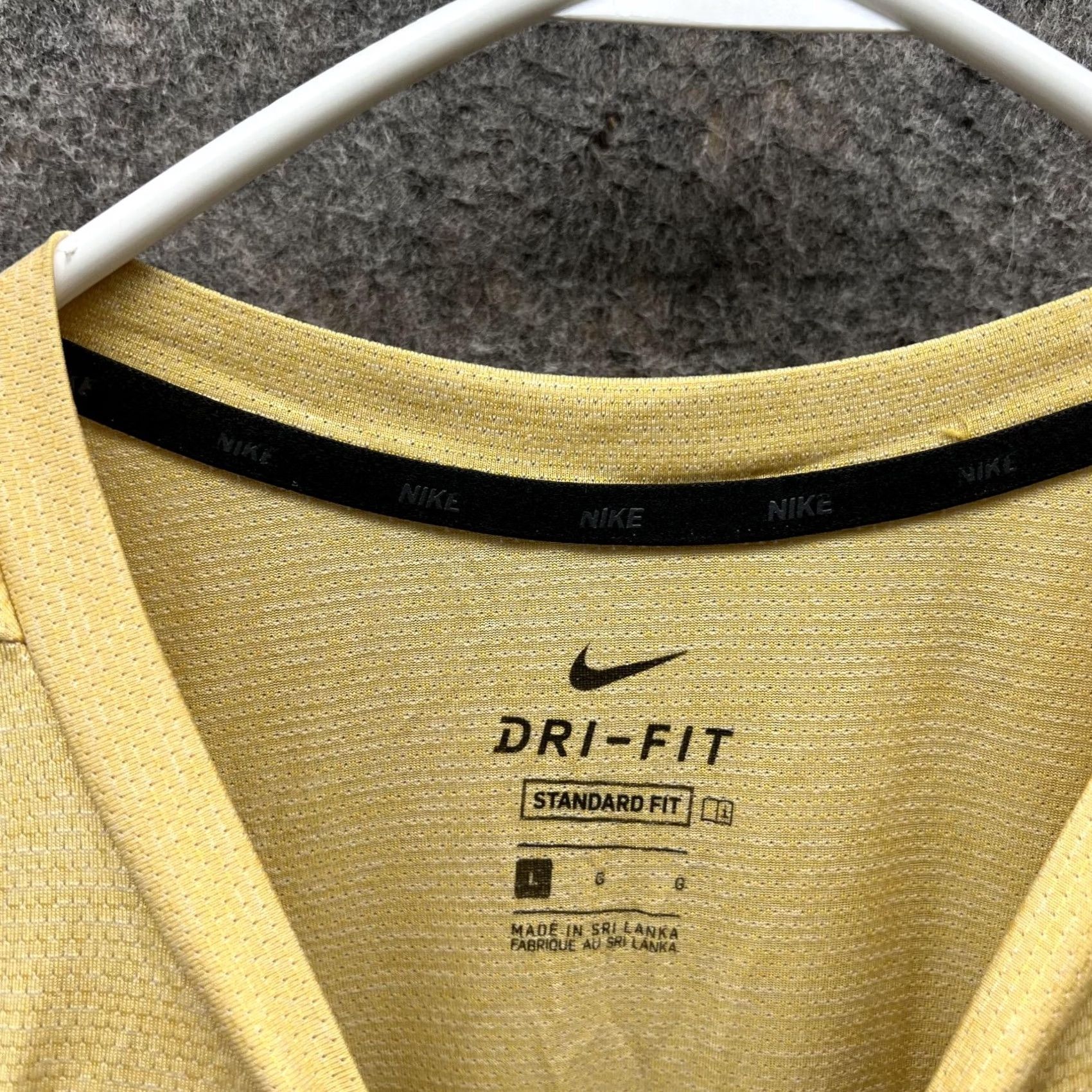 Nike VINTAGE Nike Dri-FIT Shirt Men Large Yellow Knit Polyester Swoosh Logo T-Shirt Size US L / EU 52-54 / 3 - 5 Thumbnail