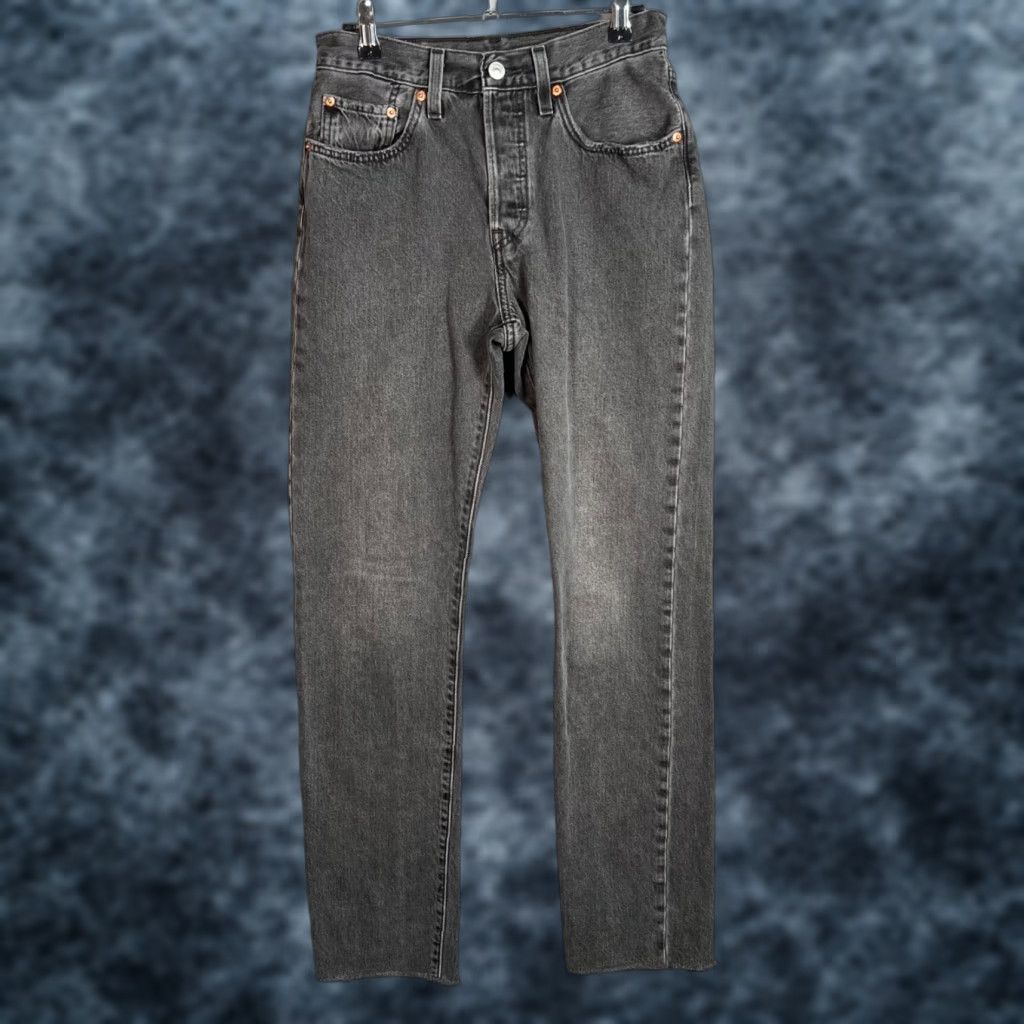 Levi's VINTAGE Levi's 501 Jeans Womens 26 Gray Denim Straight- Leg High-Rise Distressed 5-Pocket Levi'S 501 Series Mens? Size 26" / US 2 / IT 38 - 1 Thumbnail