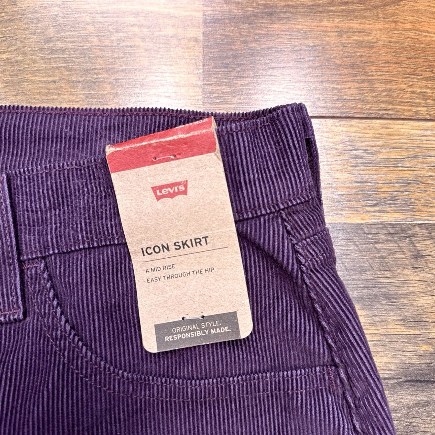 Levi's Levi's Icon Skirt Womens 31 Corduroy Mid Rise Mini Burgundy Cotton Pockets Logo Button Size 24" / US 00 / IT 34 - 4 Thumbnail