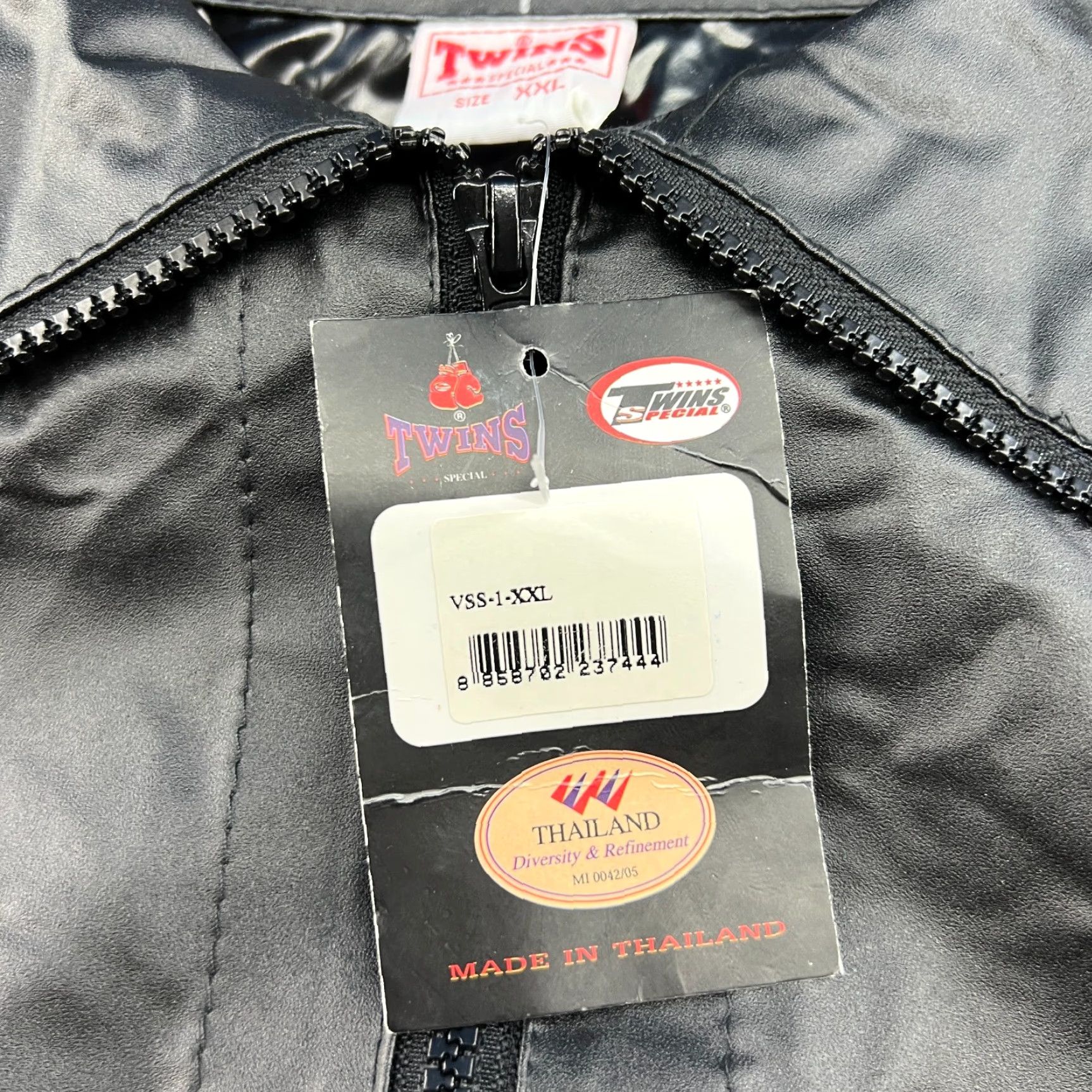 Twins Twins Special Sanuna Jacket Mens 2XL Black Thailand Muay Thai Sweat Jacket Track Jacket Full Zip Hooded Pockets 2XL Mens Size US XXL / EU 58 / 5 - 2 Thumbnail
