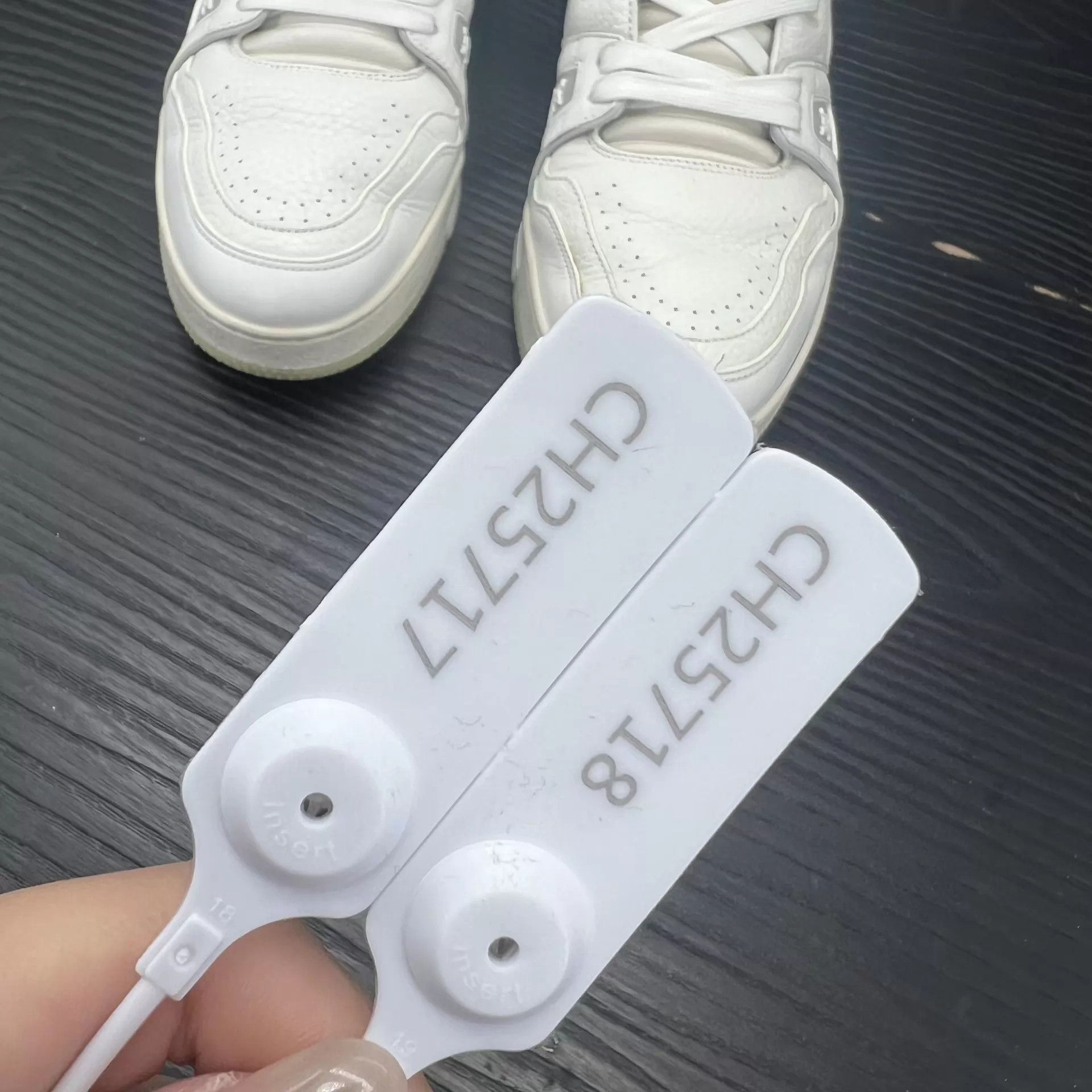 Louis Vuitton LV Trainer White Cement 8.5 US Orig Box Like New Size US 8.5 / EU 41-42 - 9 Thumbnail
