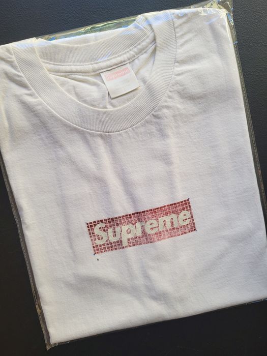 Supreme grid box clearance logo