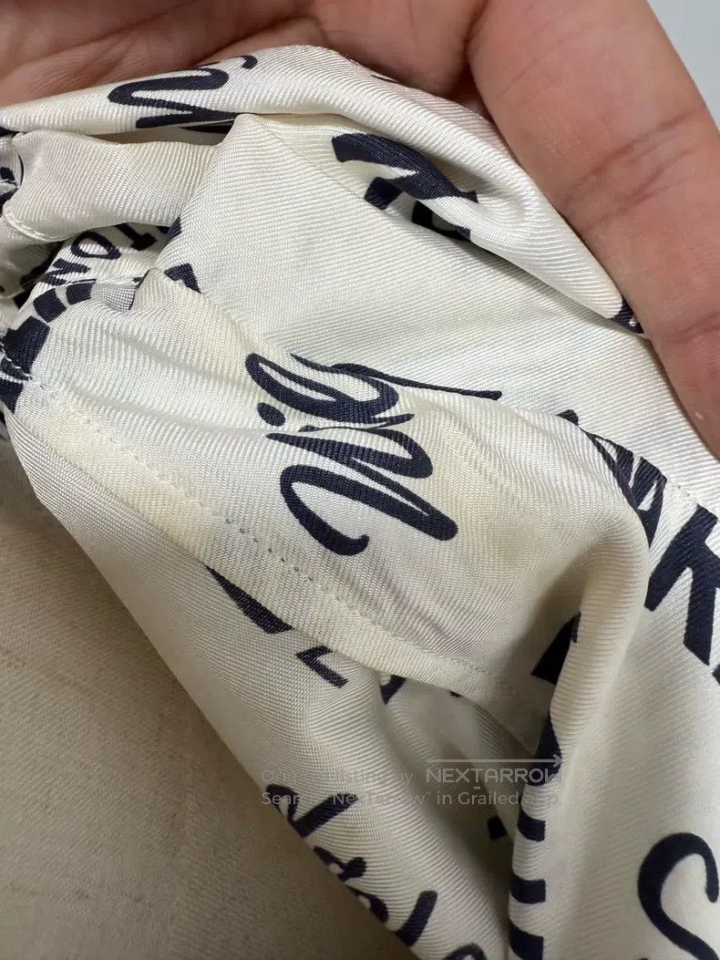 Louis Vuitton Louis Vuitton Bullet screen full of mulberry silk short-sl Size US S / EU 44-46 / 1 - 4 Thumbnail