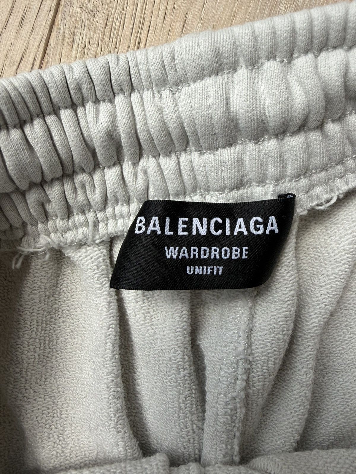 Balenciaga Balenciaga 3/4 sweatpants Size US 29 - 3 Thumbnail