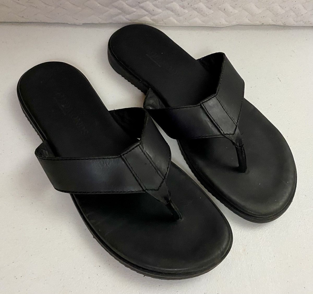 Allen Edmonds Allen Edmonds Black Leather Oscar Thong Sandals 11 D VGC Size US 11 / EU 44 - 14 Thumbnail