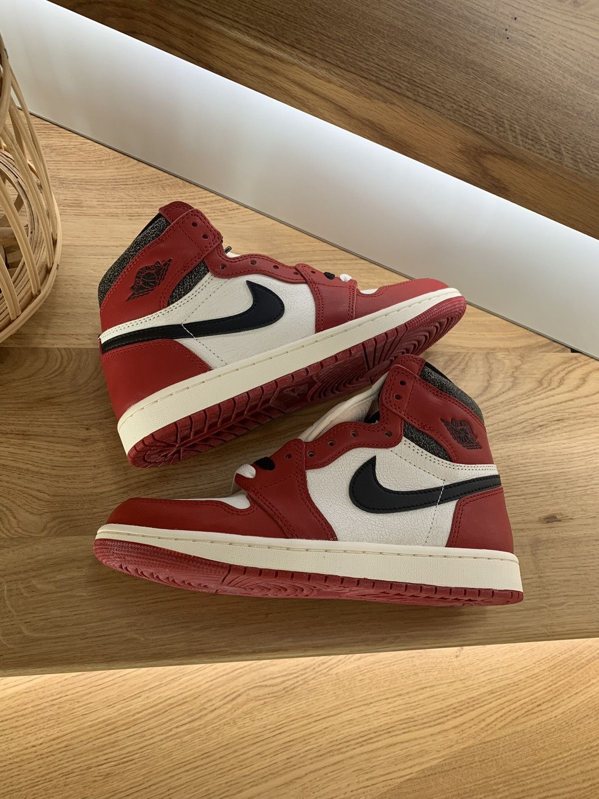 Nike Nike Air Jordan 1 Retro High Chicago Lost and Found Size US 6 / EU 39 - 5 Thumbnail
