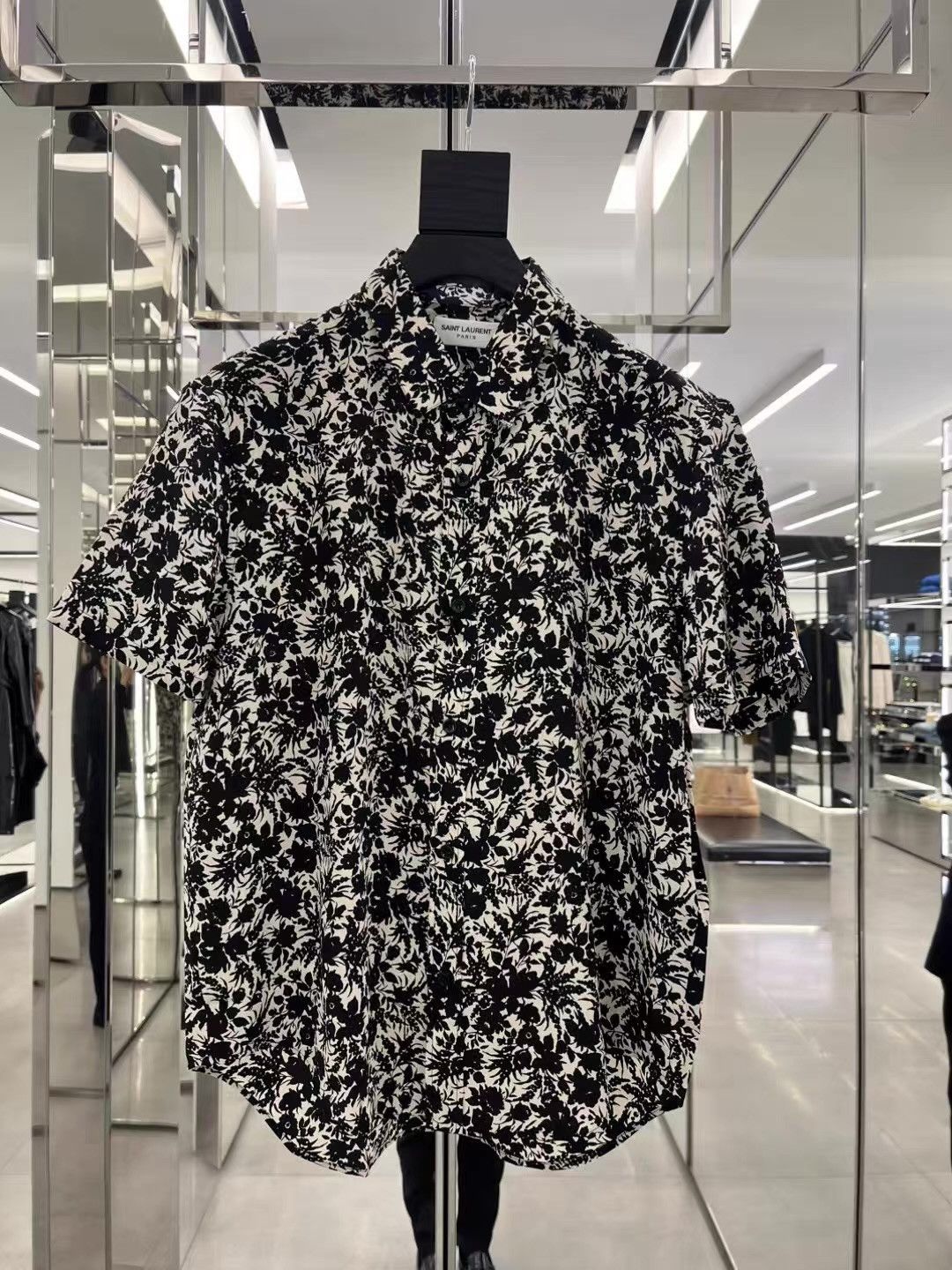 Saint Laurent Paris Saint Laurent Floral Print Shirt Ｑ23 Size US S / EU 44-46 / 1 - 1 Thumbnail