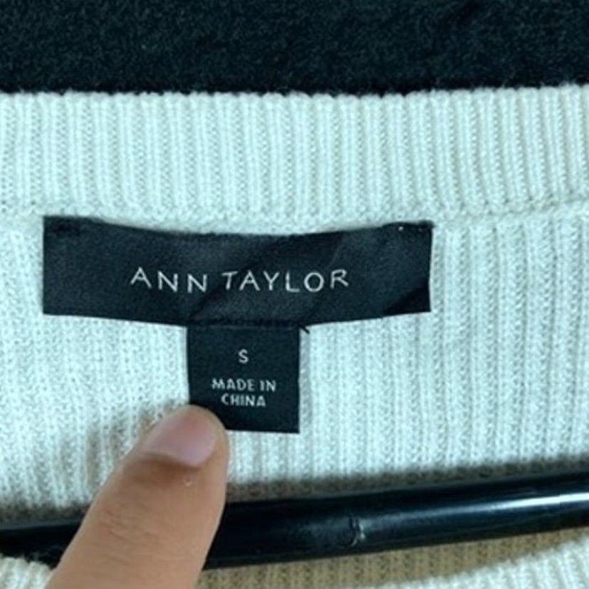 Ann Taylor Ann Taylor LOFT Womens Sweater Cream Short Sleeve Balloon Button Accents Knit Pullover S Regular Crew Neck? Size S / US 4 / IT 40 - 6 Thumbnail