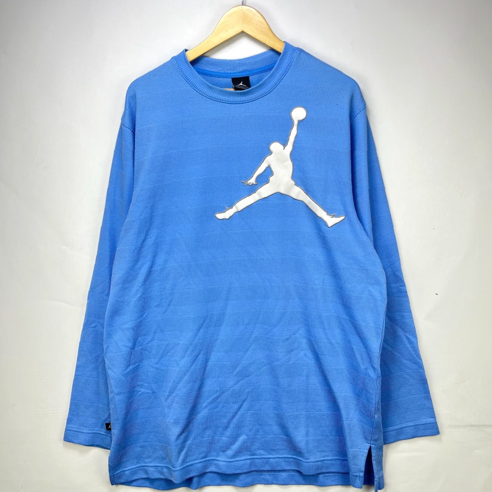 Jordan Brand VINTAGE Air Jordan Big Logo Nike Baggy Long Sleeve Shirt XL Blue Logo Mens T-Shirt 90s Size US XL / EU 56 / 4 - 2 Thumbnail