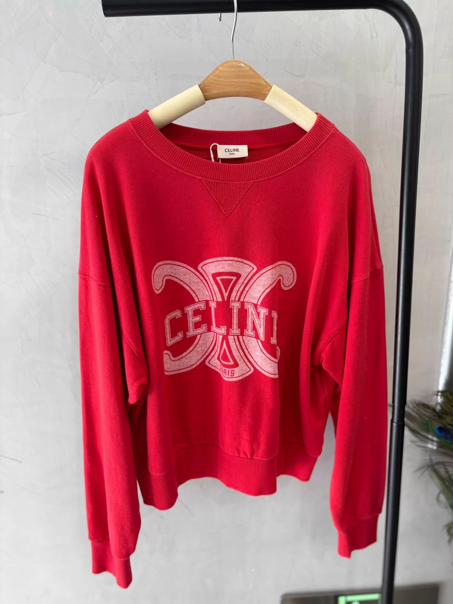 Celine Celine Berry Red Triomphe Logo Crewneck M Deadstock Size M / US 6-8 / IT 42-44 - 1 Thumbnail