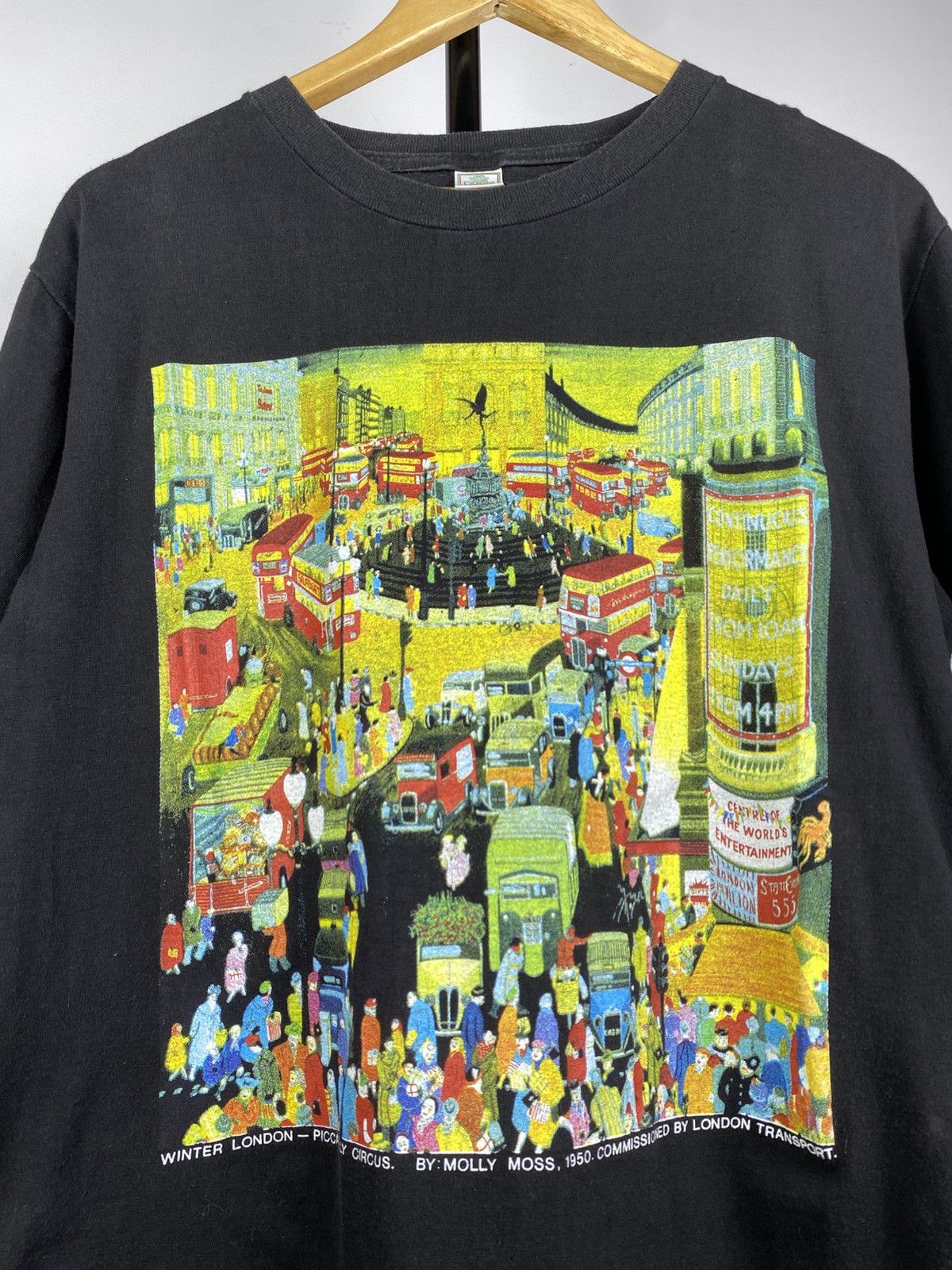 Vintage Vintage Winter London Piccadilly Circus Molly Moss T-Shirt Size US M / EU 48-50 / 2 - 4 Thumbnail