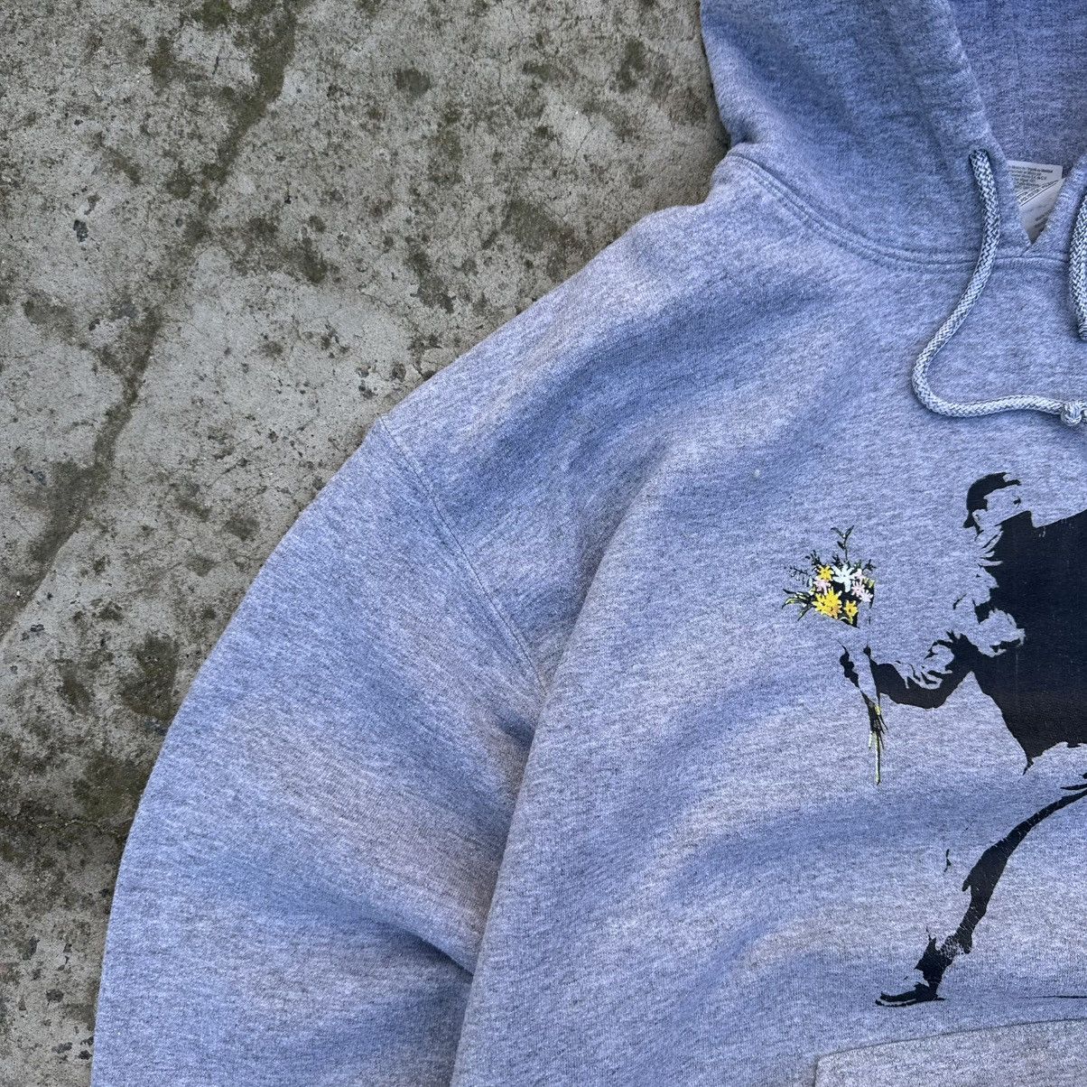 Japanese Brand Vintage Hoodie Banksy Flowers Big Logo Size M Y2K Band 00s Size US M / EU 48-50 / 2 - 6 Thumbnail