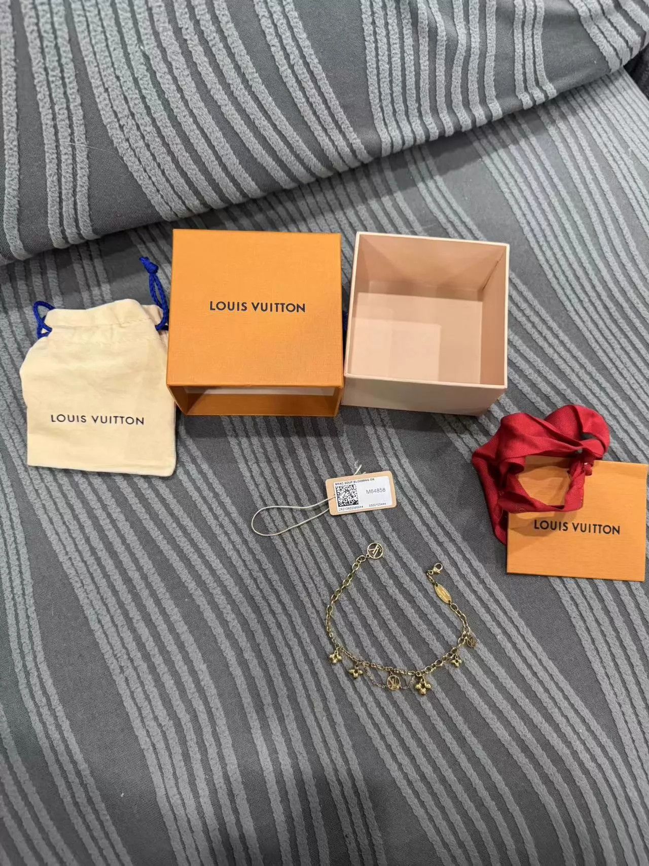 Louis Vuitton LV Bracelet Box & Dust Bag Included Size ONE SIZE - 1 Thumbnail