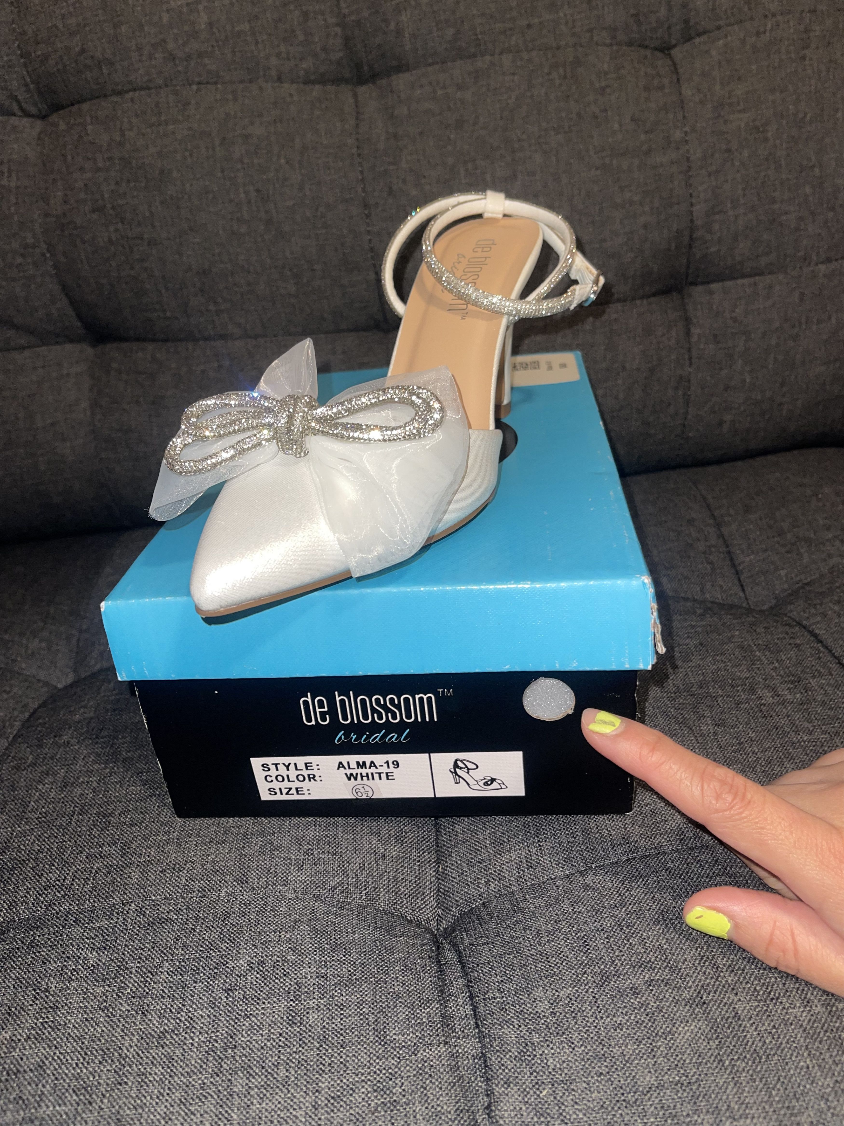 Other de Blossom ALMA-19 Rhinestone Bow White Satin Pumps Size 6.5 Size US 6.5 / IT 36.5 - 7 Thumbnail