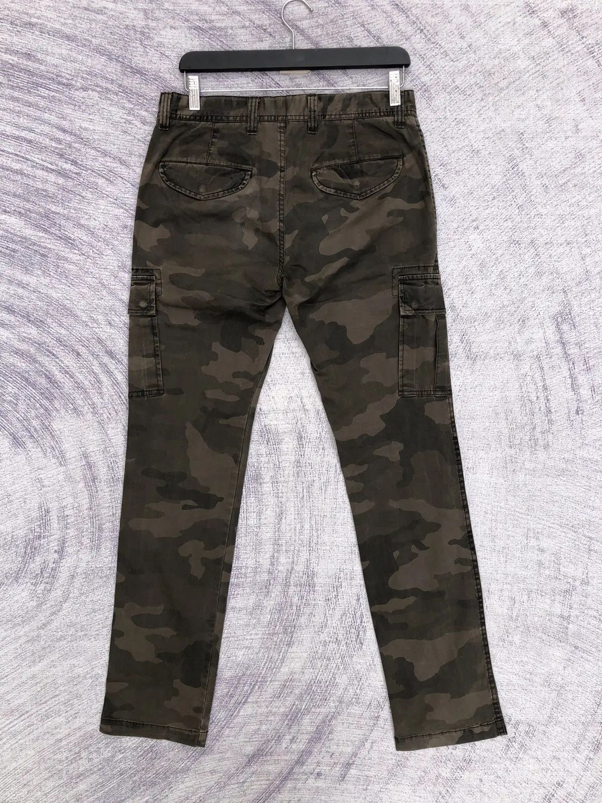 Japanese Brand Cargo Pants Uniqlo X Camo Multipocket Tactical W31 Size US 31 - 8 Thumbnail