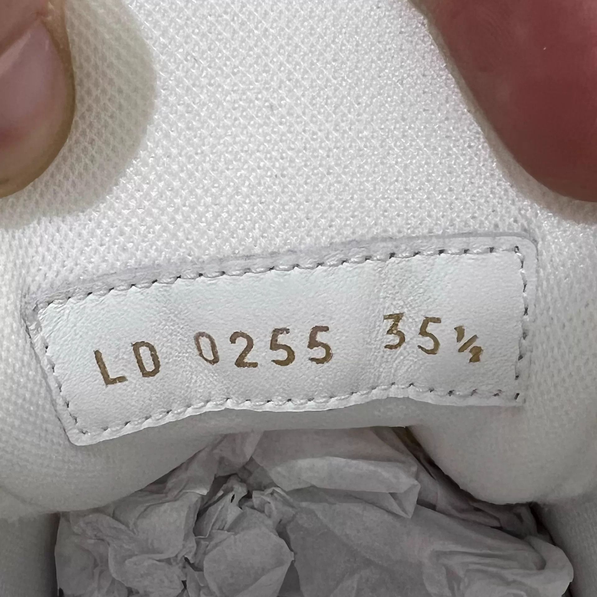 Louis Vuitton LV Trainer pink and white denim 35.5 Size US 5 / IT 35 - 7 Thumbnail