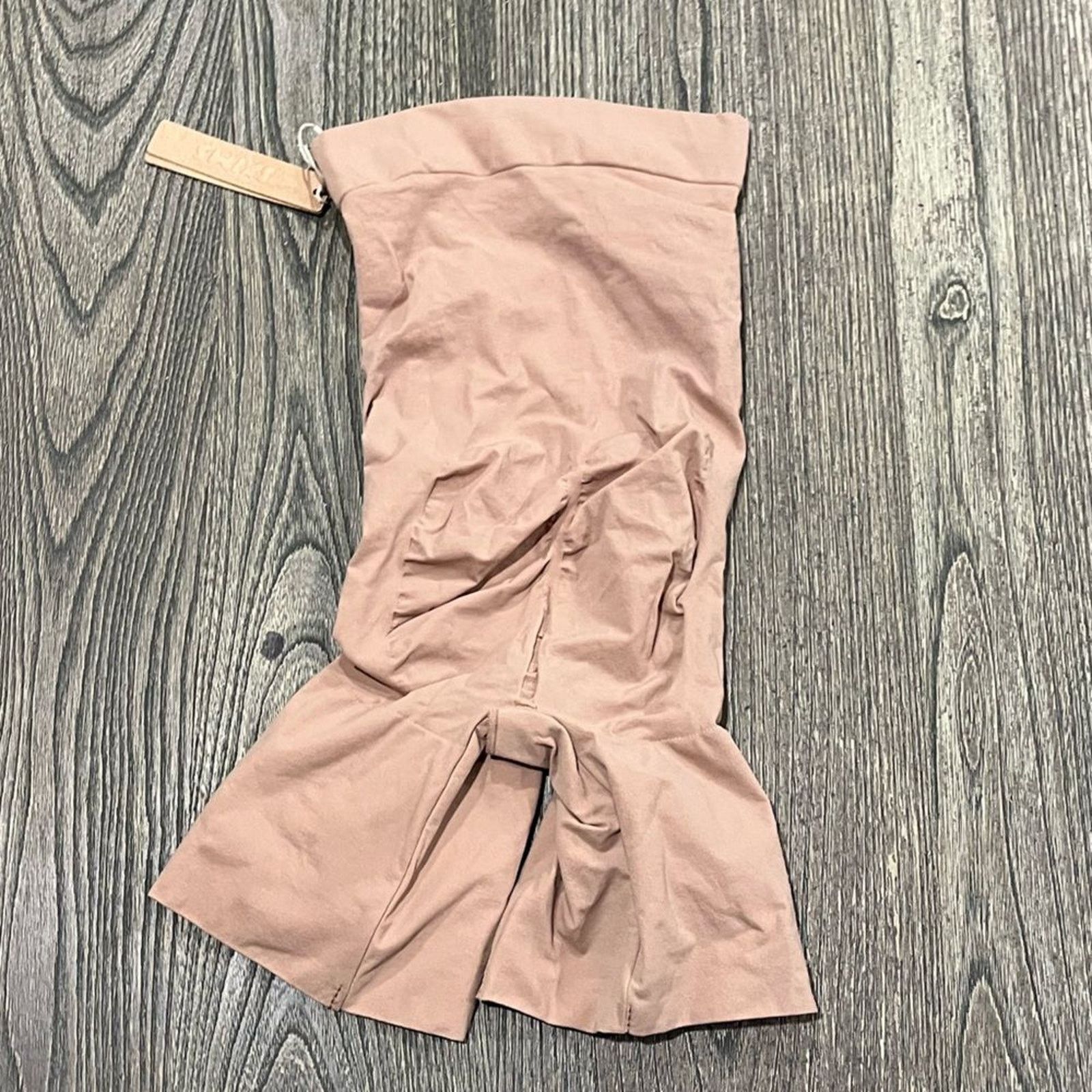 SKIMS NWT Skims Everyday Sculpt High-Waisted Mid Thigh Shorts Size ONE SIZE - 2 Thumbnail