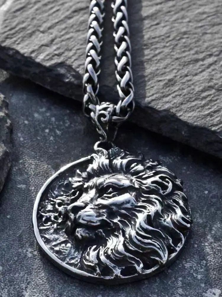 Designer × Japanese Brand × Vintage Hip Hop Vintage Embossed Lion Head Necklace Size ONE SIZE - 1 Thumbnail