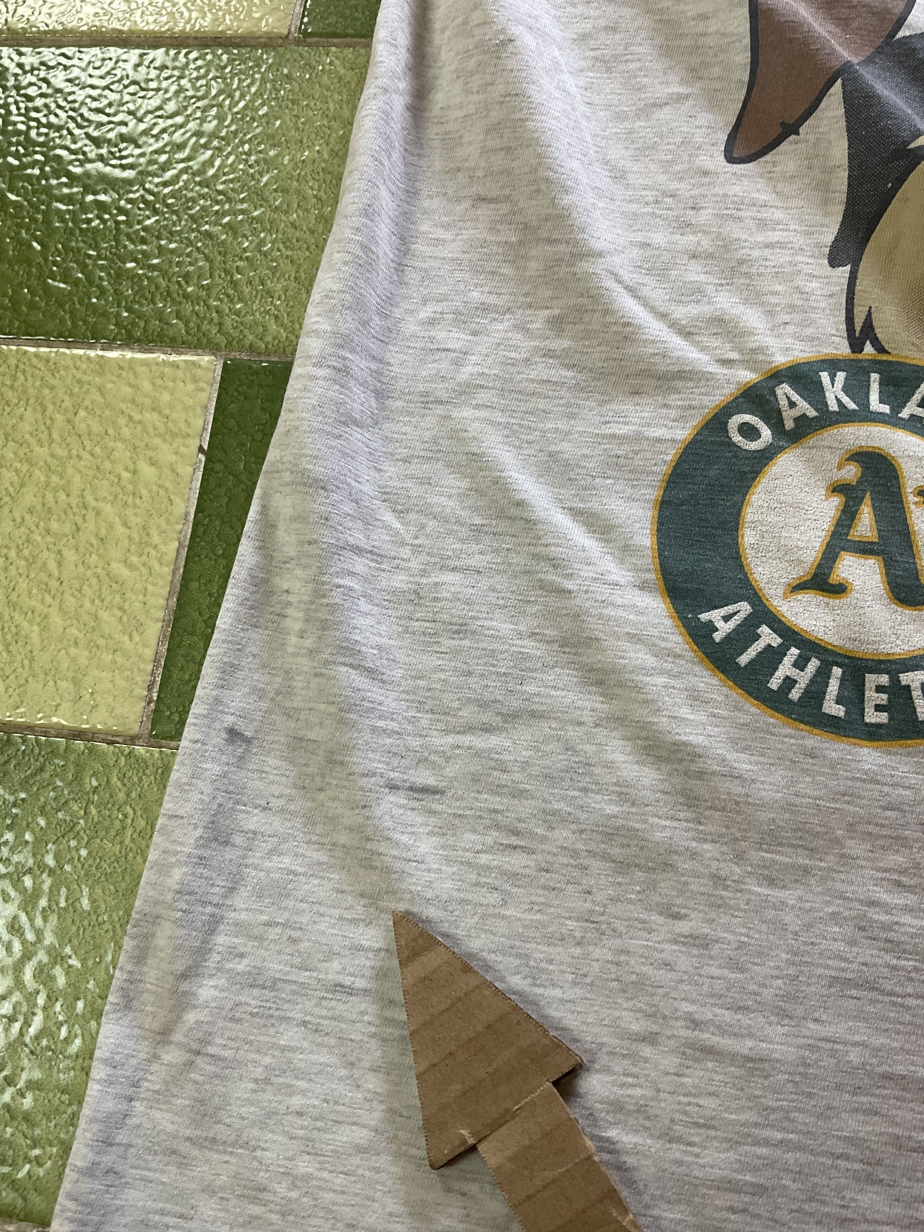 MLB Vintage Distressed 1996 Oakland Athletics & Coyote T-Shirt Size US L / EU 52-54 / 3 - 10 Thumbnail