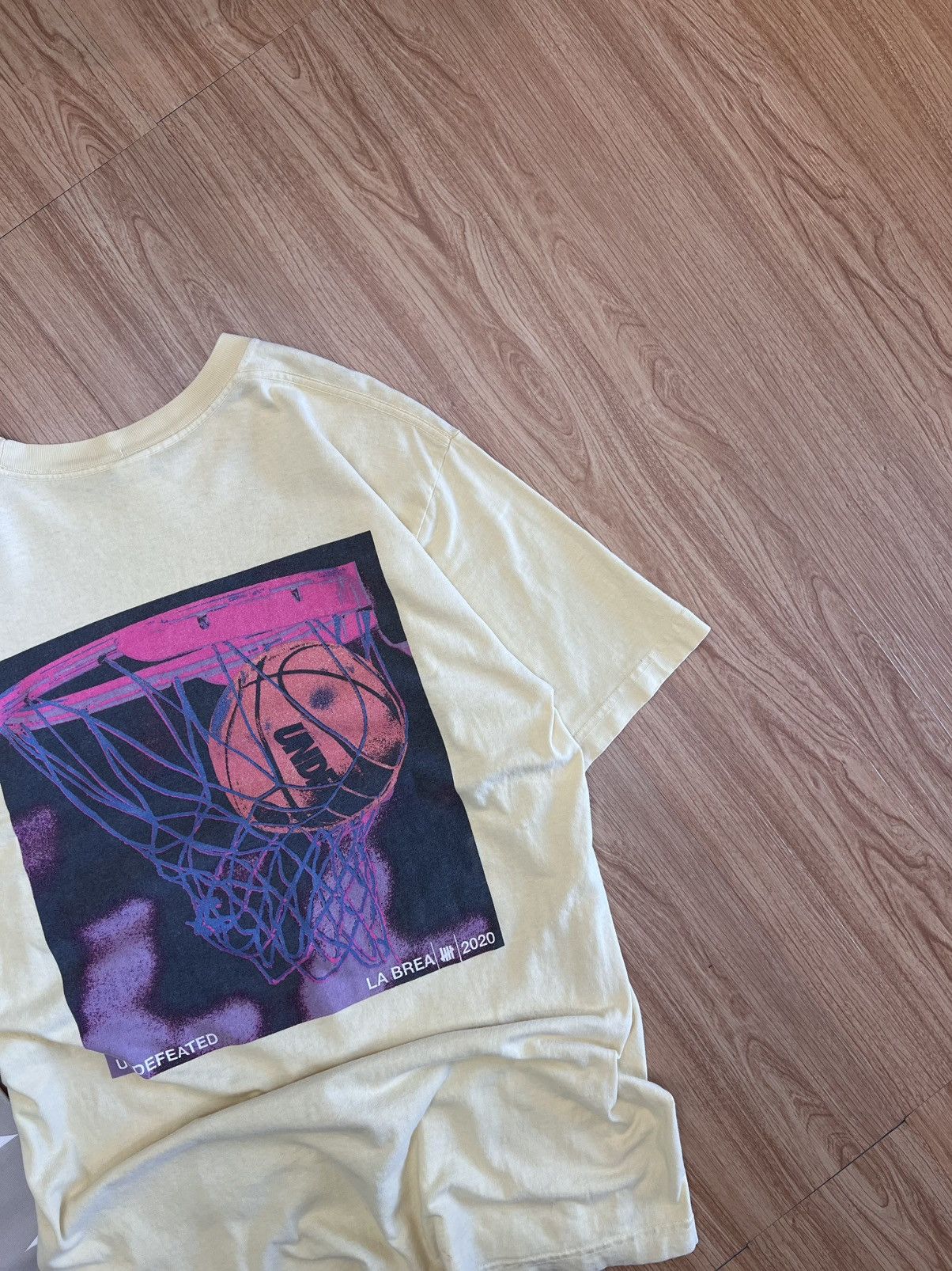 Undefeated cream-colored Undefeated basketball Size US M / EU 48-50 / 2 - 4 Thumbnail
