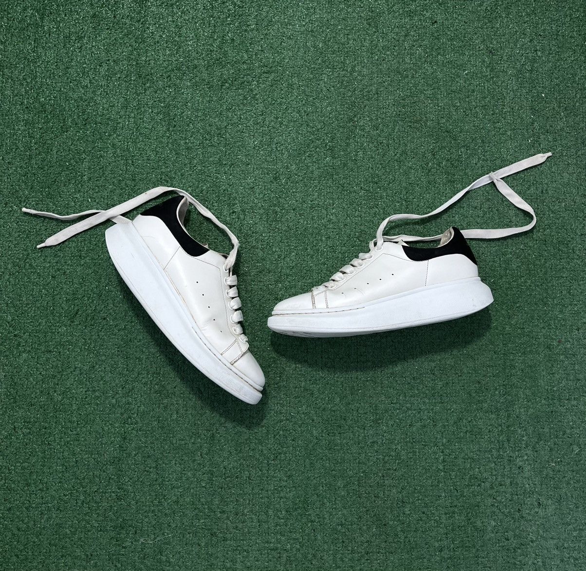 Alexander McQueen Alexander McQueen Sneakers White Leather Shoes Size US 10.5 / IT 40.5 - 1 Thumbnail