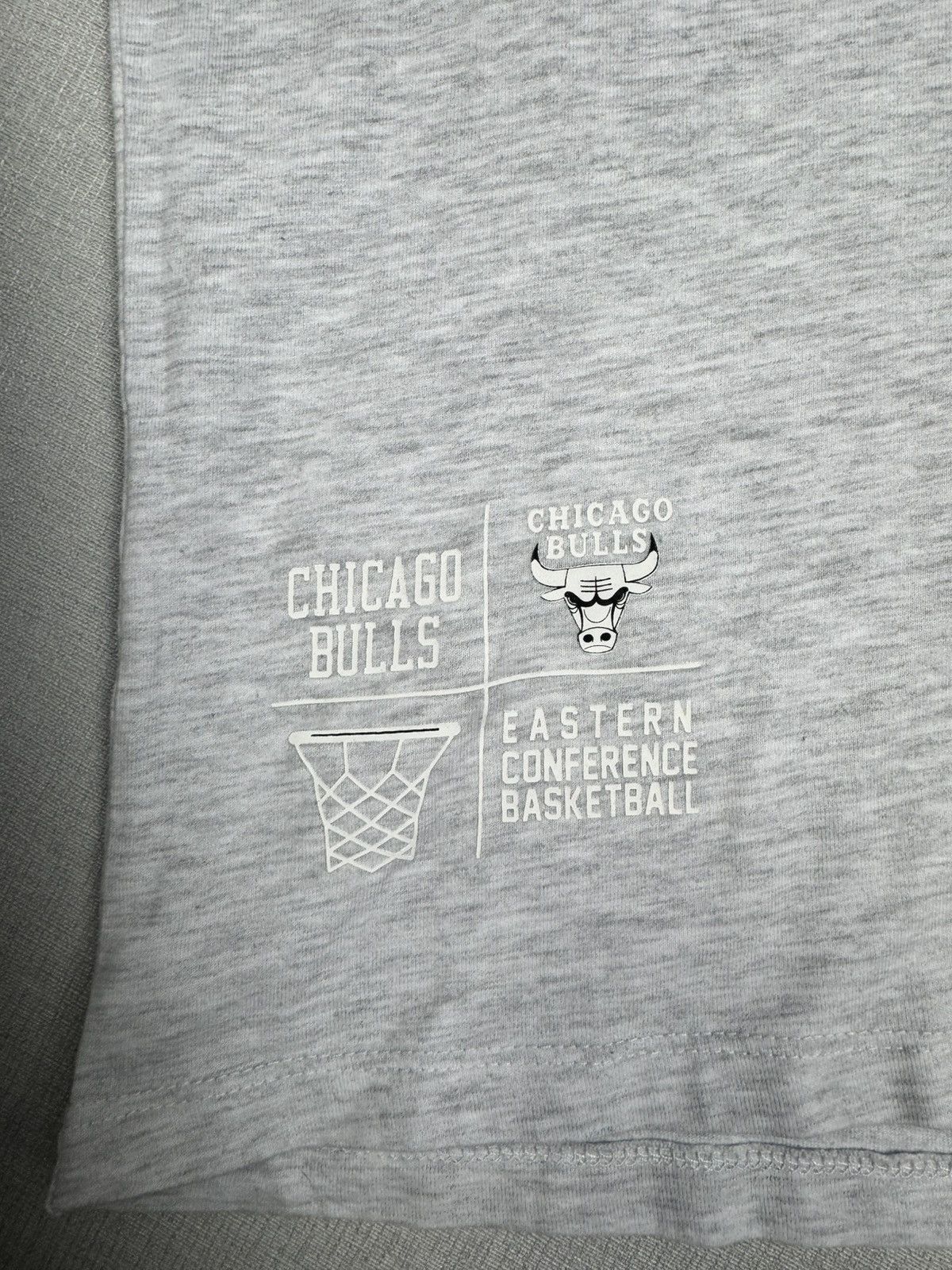 NBA × Vintage Men’s Vintage NBA Chicago Bulls T-Shirt size M Size US M / EU 48-50 / 2 - 6 Thumbnail