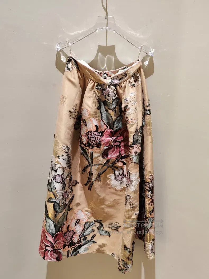 Fendi Fendi Floral Print Puffy Skirt, Beige Background with Pink Size 25" / US 0 / IT 36 - 3 Thumbnail