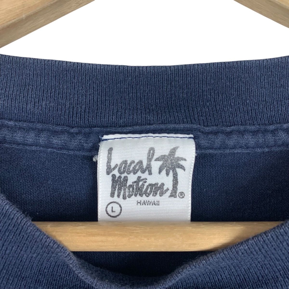Vintage Vintage 90s LOCAL MOTION big logo Surfing tee Size US L / EU 52-54 / 3 - 4 Thumbnail