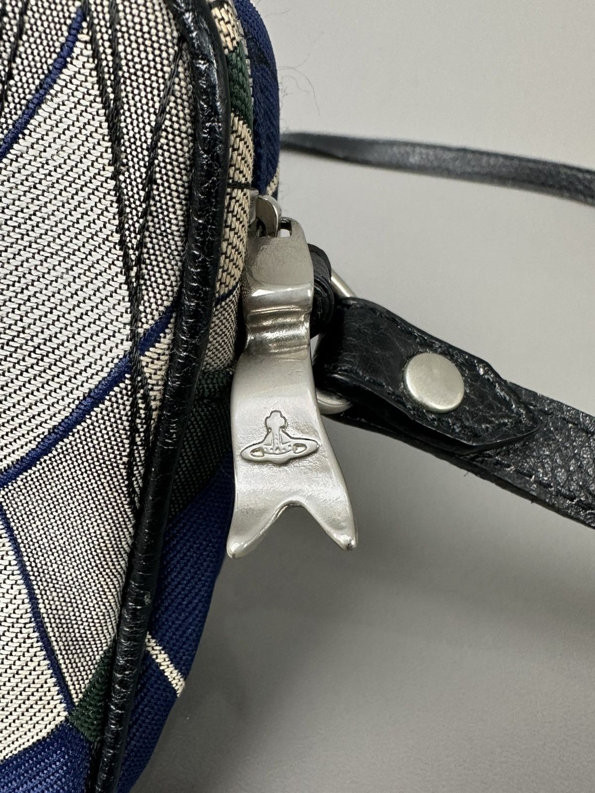 Vivienne Westwood Vivienne Westwood - Vintage Tartan Orb Logo Men’s Sling Bag Size ONE SIZE - 11 Thumbnail