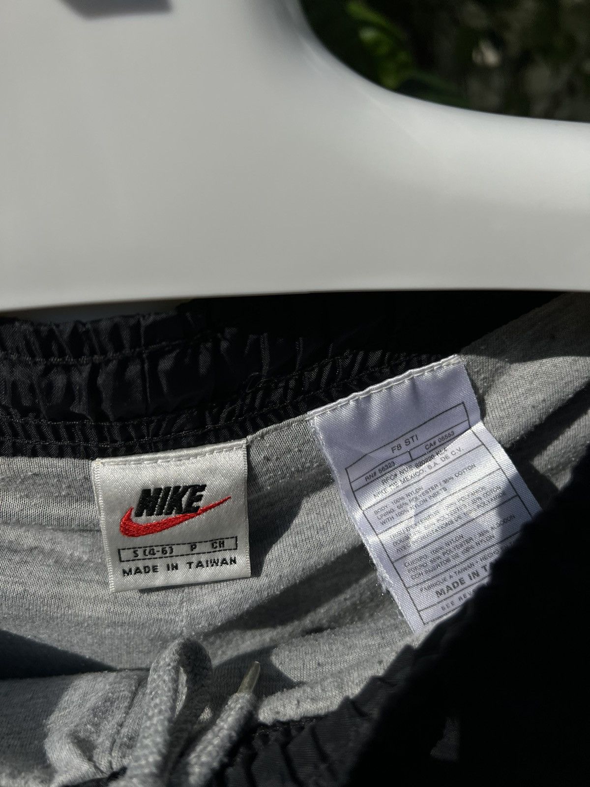 Nike × Vintage 90’s NIKE Y2K BAGGY RETRO RARE SWOOSH LOGO TRACK PANTS Size US 32 / EU 48 - 6 Thumbnail