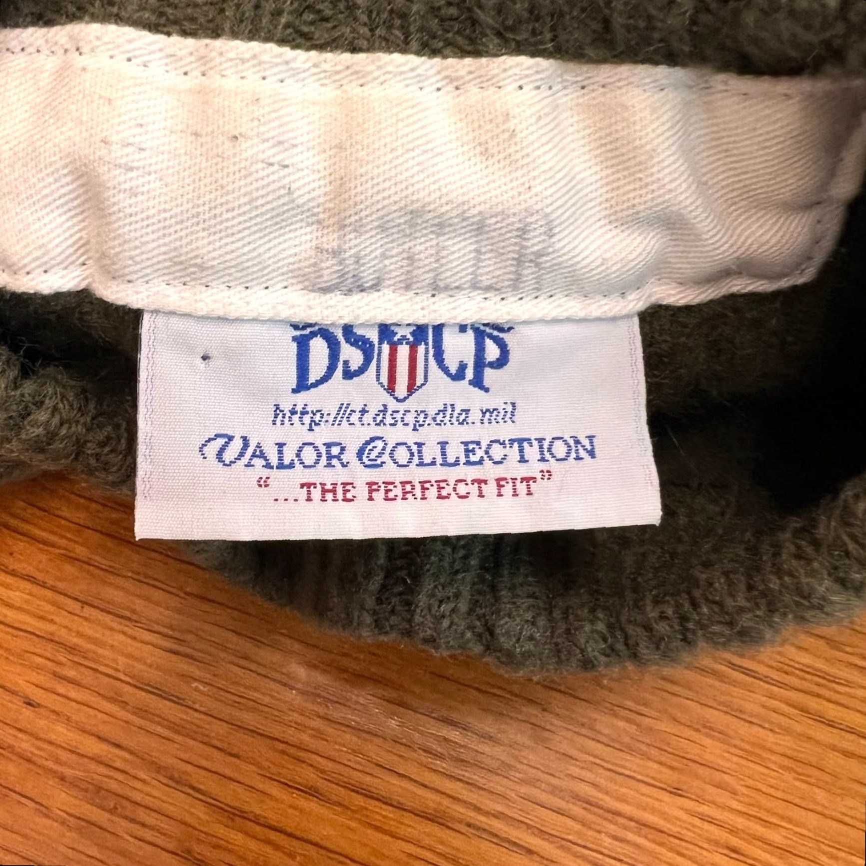 Vintage VINTAGE DSCP Sweater Military Green Wool Elbow Patches 90s Adults Medium Green Mens Sweater Size US M / EU 48-50 / 2 - 6 Thumbnail