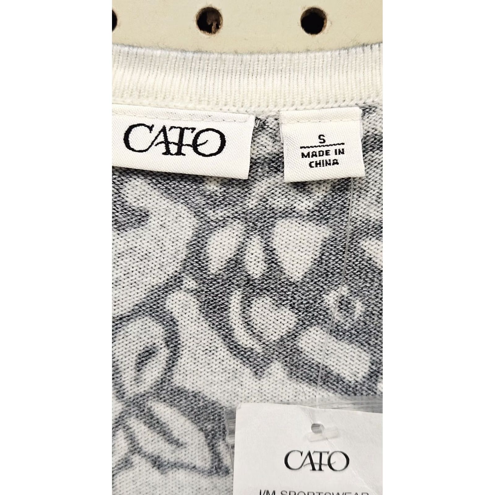 Vintage Cato Black Floral Lace Button Front Cardigan Scoop Neck Lightweight Knit Women S Small Pullover NWT Size S / US 4 / IT 40 - 6 Thumbnail