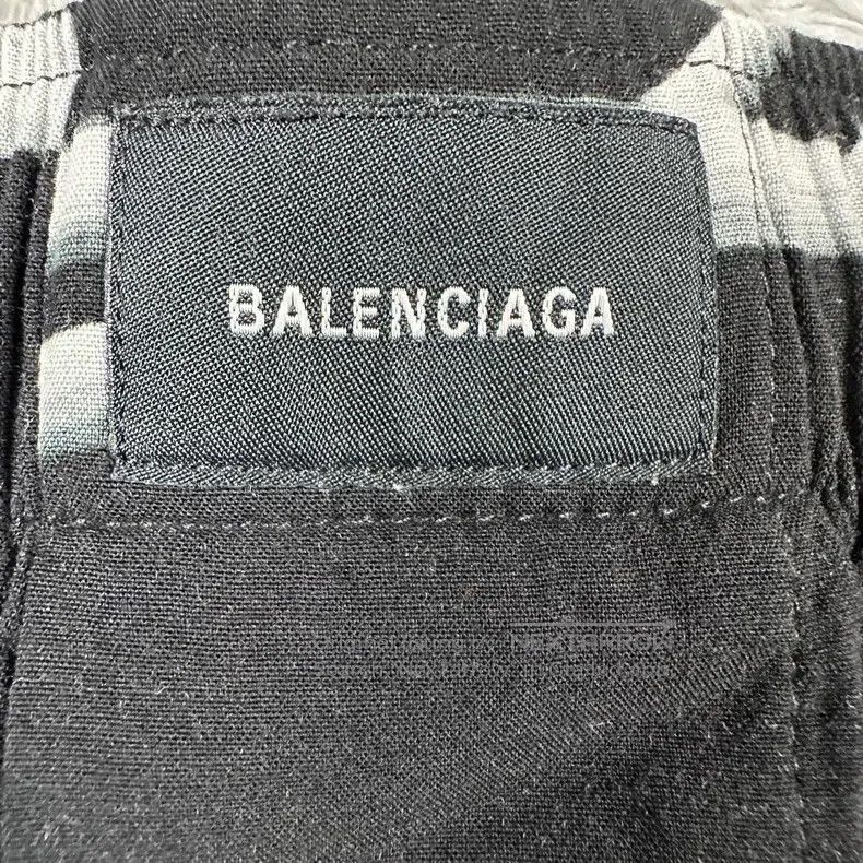 Balenciaga Balenciaga Allover Letter Print and Bullet Logo Boardshort Size US 36 / EU 52 - 3 Thumbnail