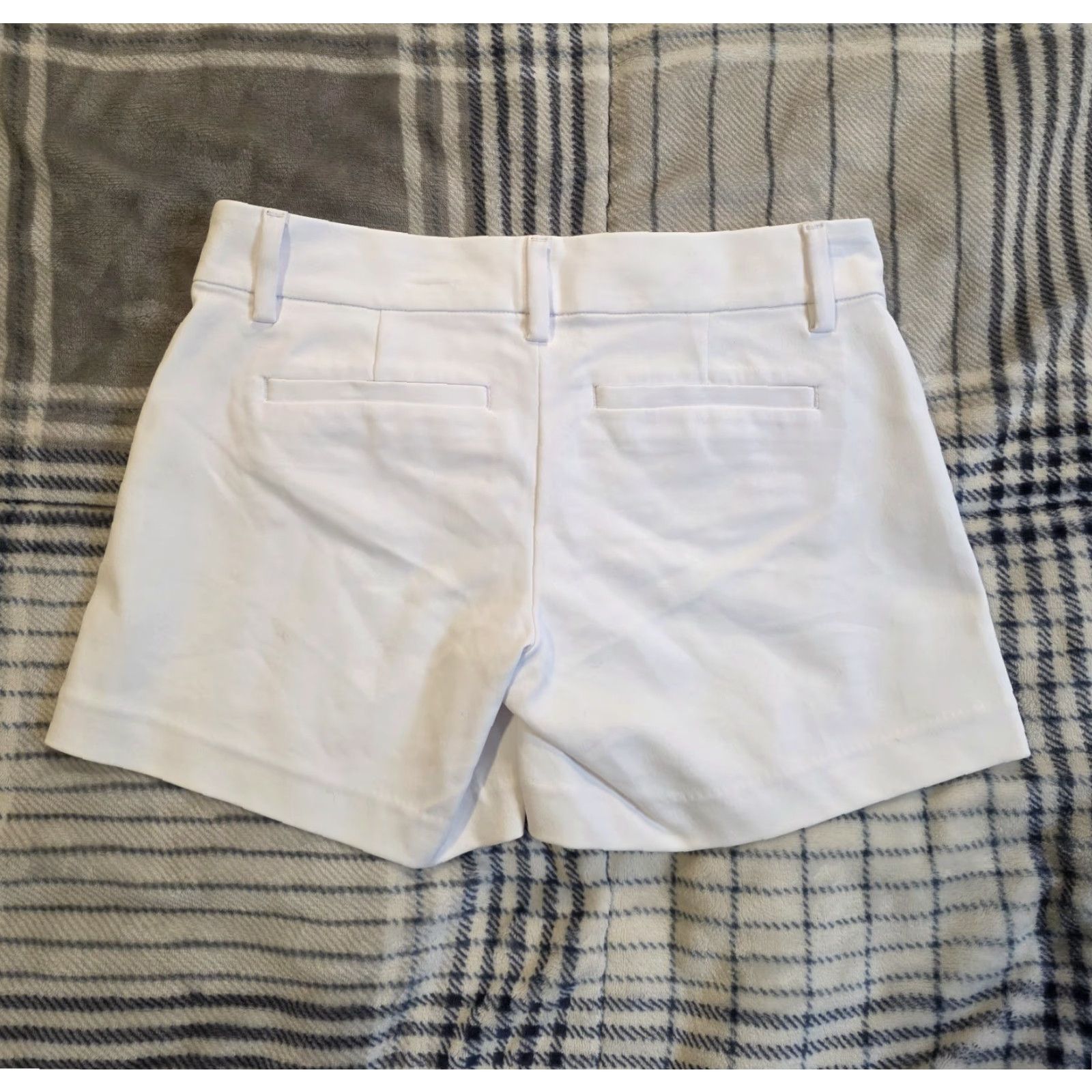 Lilly Pulitzer Lilly Pulitzer Joette Stretch Dinner Shorts Resort White Women's 0 NEW NWT - Shirt? Size 25" / US 0 / IT 36 - 2 Thumbnail