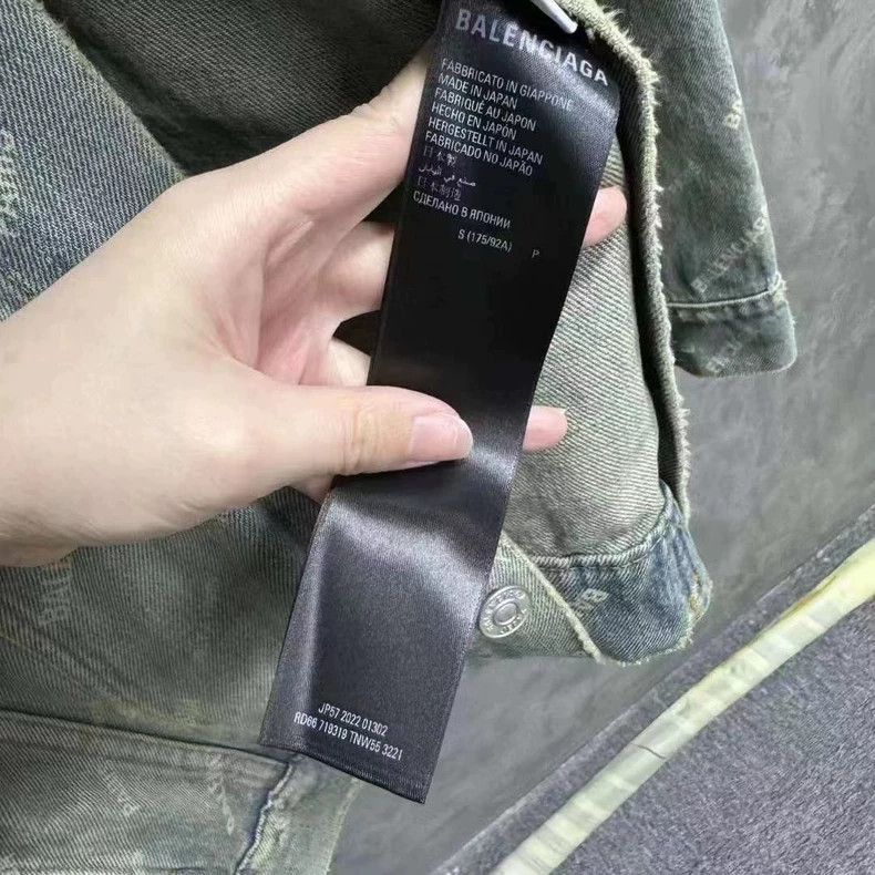 Balenciaga Balenciaga Yellow Logo Denim Jacket Size S-2505 Size US S / EU 44-46 / 1 - 6 Thumbnail