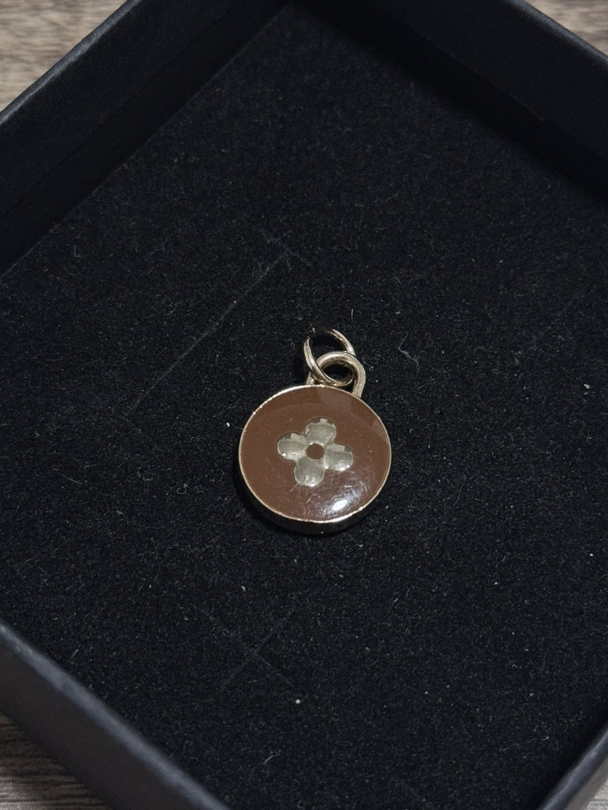 Louis Vuitton Louis Vuitton Charm Pendant Size ONE SIZE - 1 Thumbnail