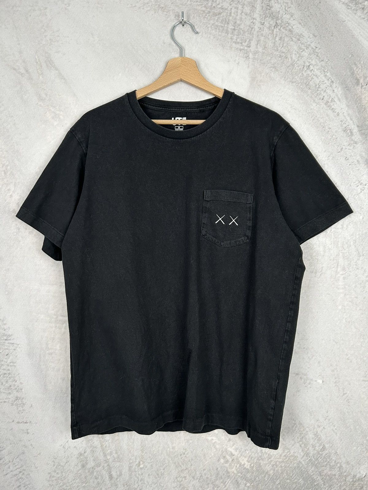 Kaws × Uniqlo Uniqlo x Kaws Graphic Tee Sesame Street Pocket Streetwear Size US M / EU 48-50 / 2 - 3 Thumbnail