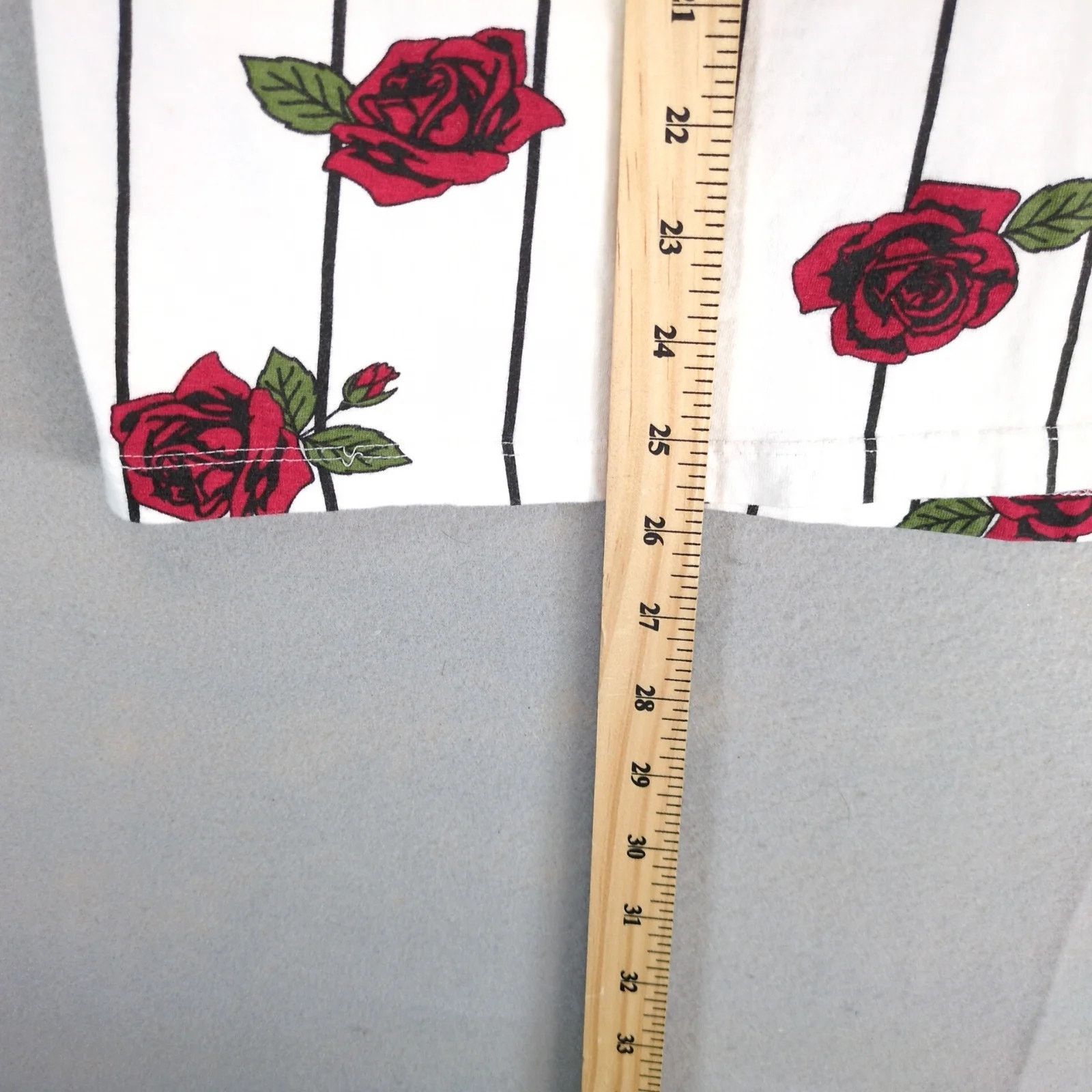 Knickerbocker Mfg Co Knickerbocker Striped Red Roses T-Shirt Women's L Short Slv Size L / US 10 / IT 46 - 7 Thumbnail
