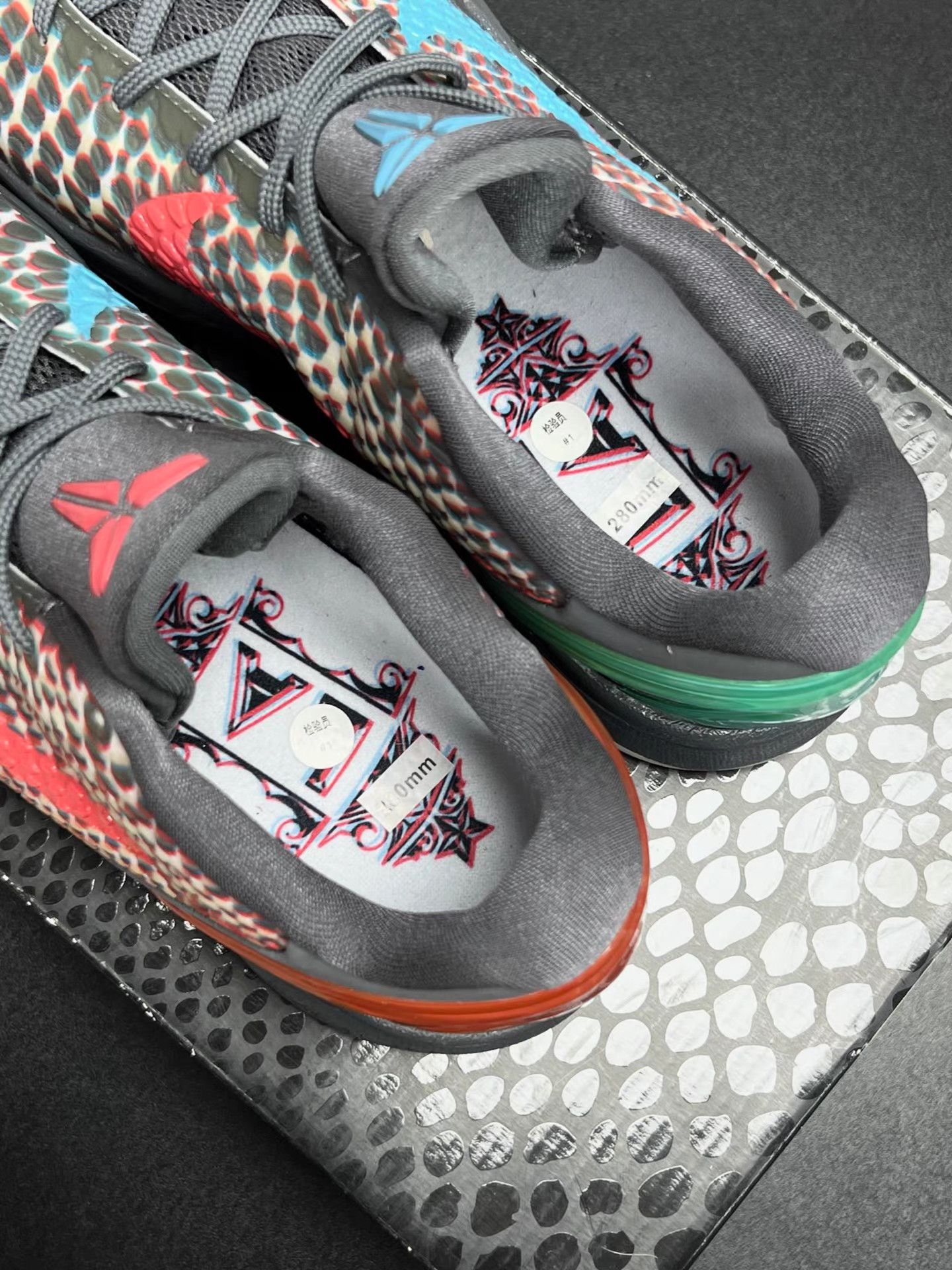 Nike NIKE ZK6 Kobe 3D Red Blue Yin-Yang OG K15 Size US 11 / EU 44 - 4 Thumbnail
