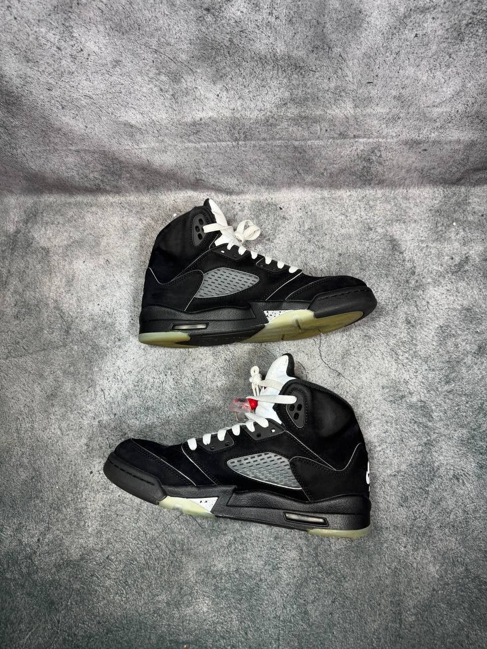 Jordan Brand Size 7Y | Jordan 5 Metallic No Box | Pre-Owned Size US 7 / EU 40 - 8 Thumbnail