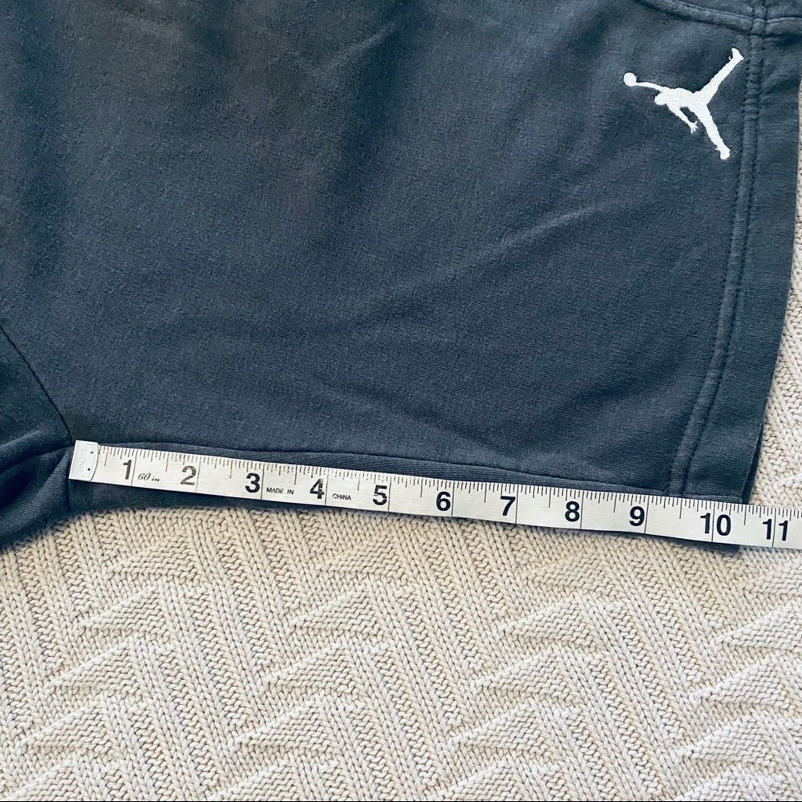 Nike Nike gray AirJordan basketball shorts Size US 34 / EU 50 - 5 Thumbnail