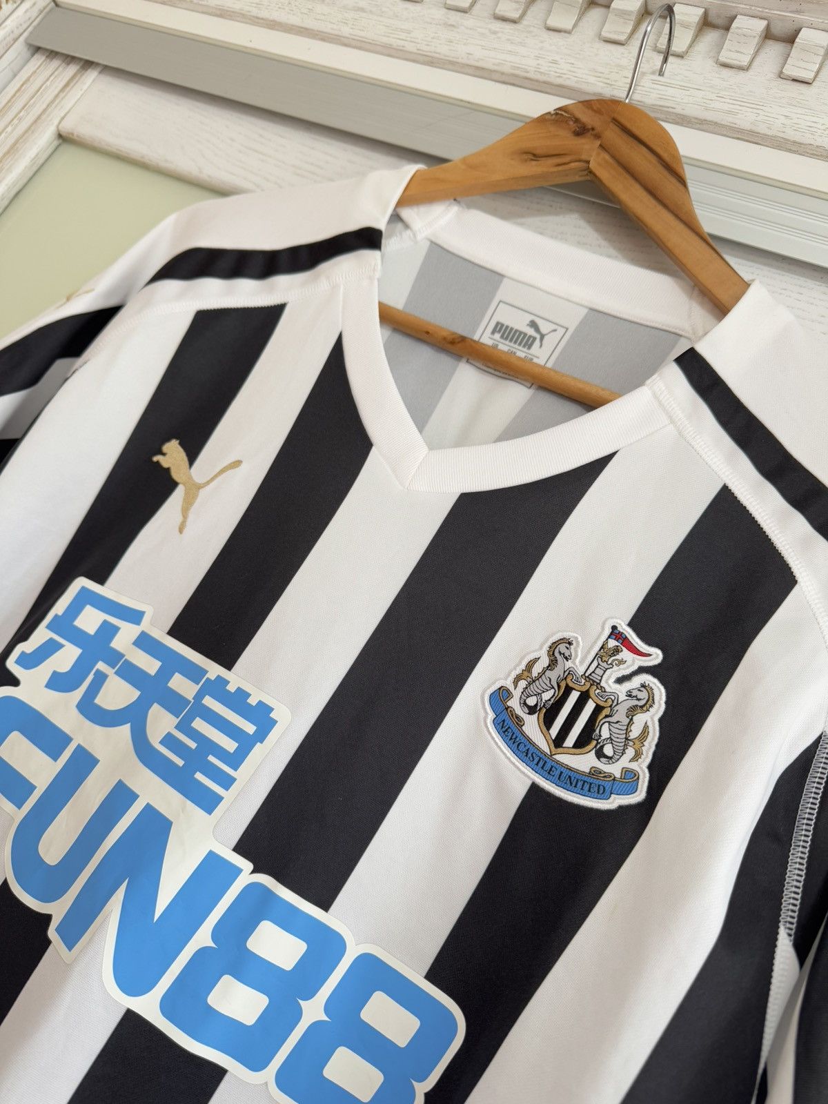 Puma Newcastle United 2018-2019 Home Soccer Jersey Football Kit Size US XXL / EU 58 / 5 - 7 Thumbnail