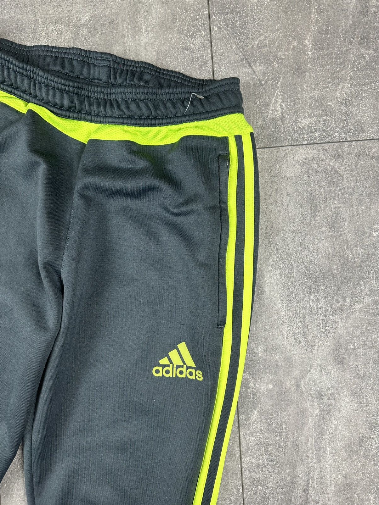 Adidas Adidas Real Madrid Soccer Training Sweatpants Size US 29 - 2 Thumbnail